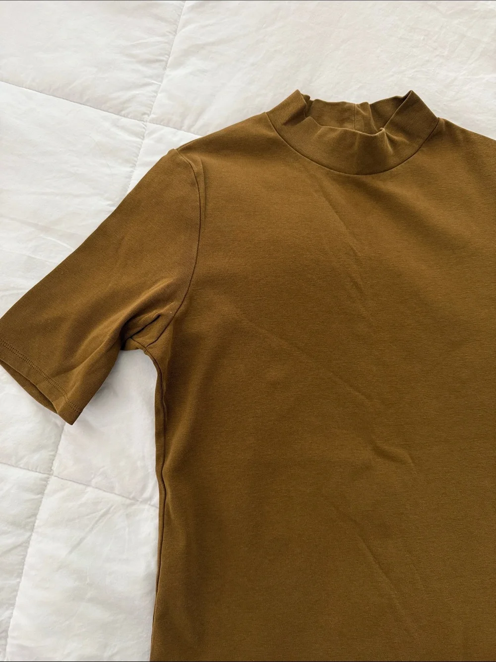 Uniqlo Olive-Brown Mock Neck Short Sleeve Tee